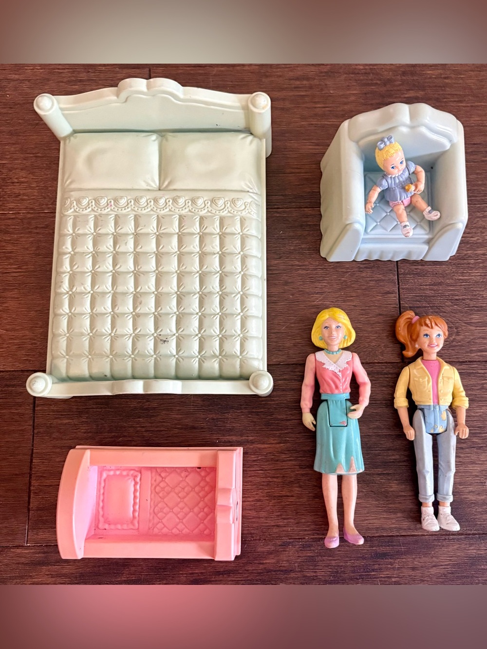 PLAYSKOOL VTG DOLLHOUSE DOLL HOUSE NURSERY BABY MOM BABYSITTER FURNITURE LOT